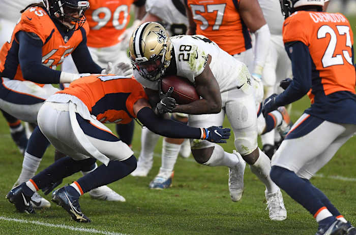 New Orleans Saints running back Latavius Murray (28) carries against the Denver Broncos. Mandatory Credit: Ron Chenoy-USA TODAY